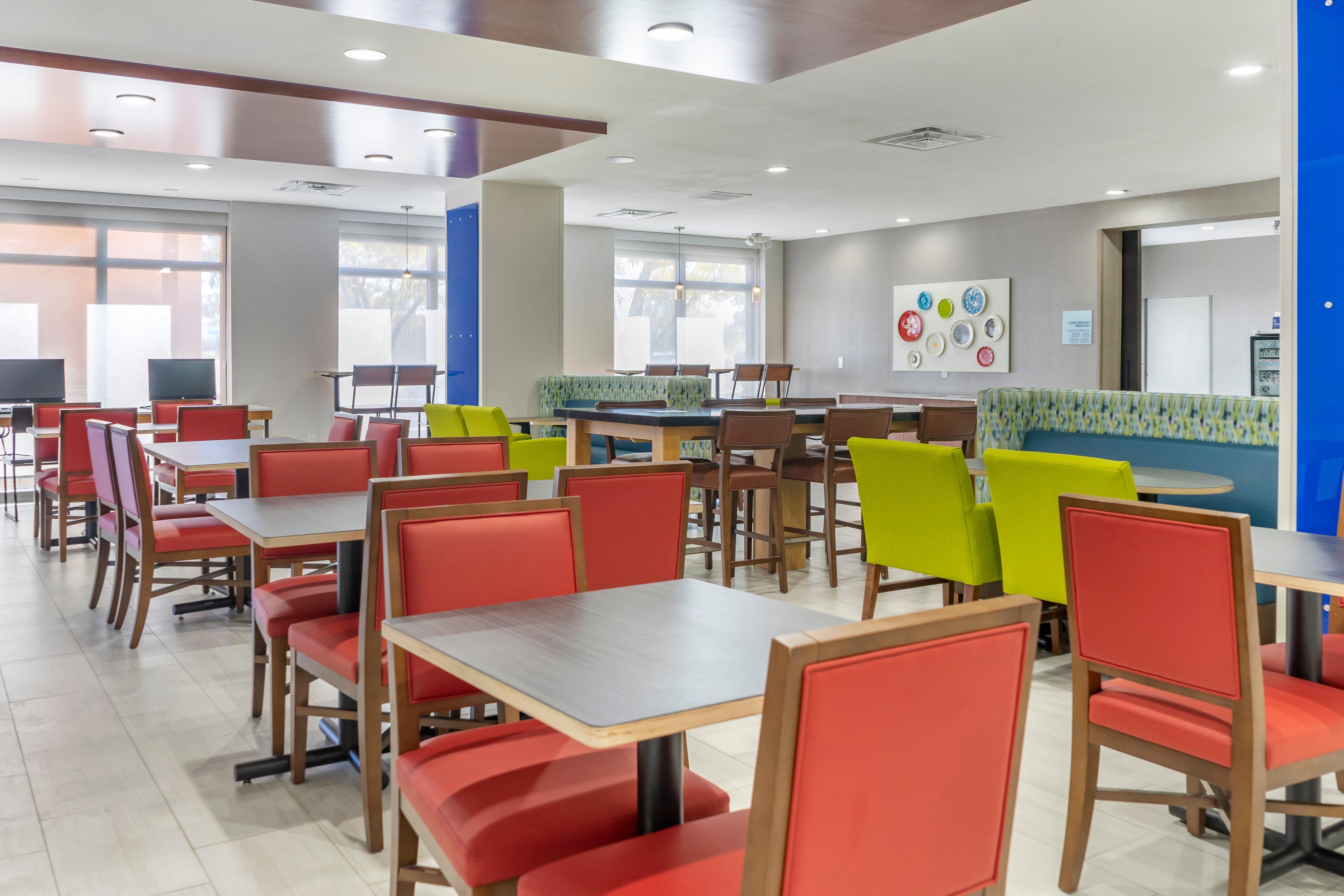 Holiday Inn Express Hotel & Suites Albuquerque Midtown By Ihg Exterior foto